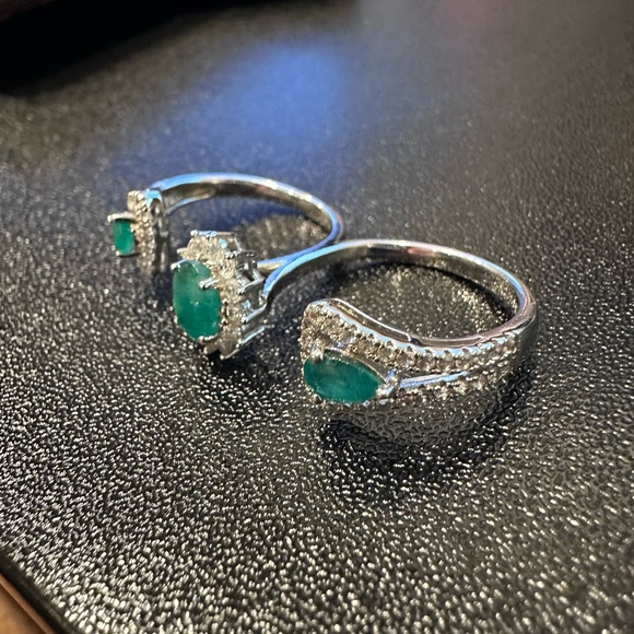 Rarities by Carol Brodie emerald and white zircon 2-finger ring. - Picture 3 of 7
